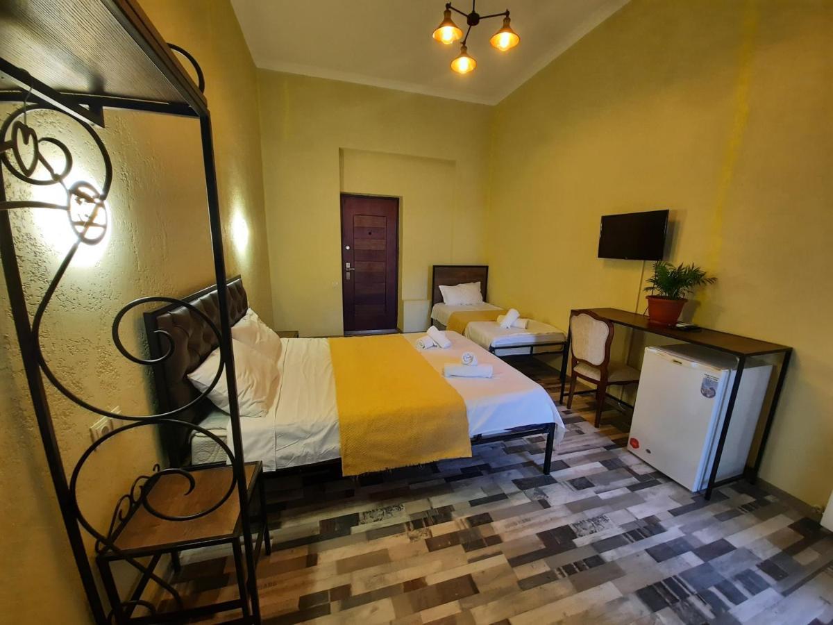 Green Flower Hotel Kutaisi Dış mekan fotoğraf