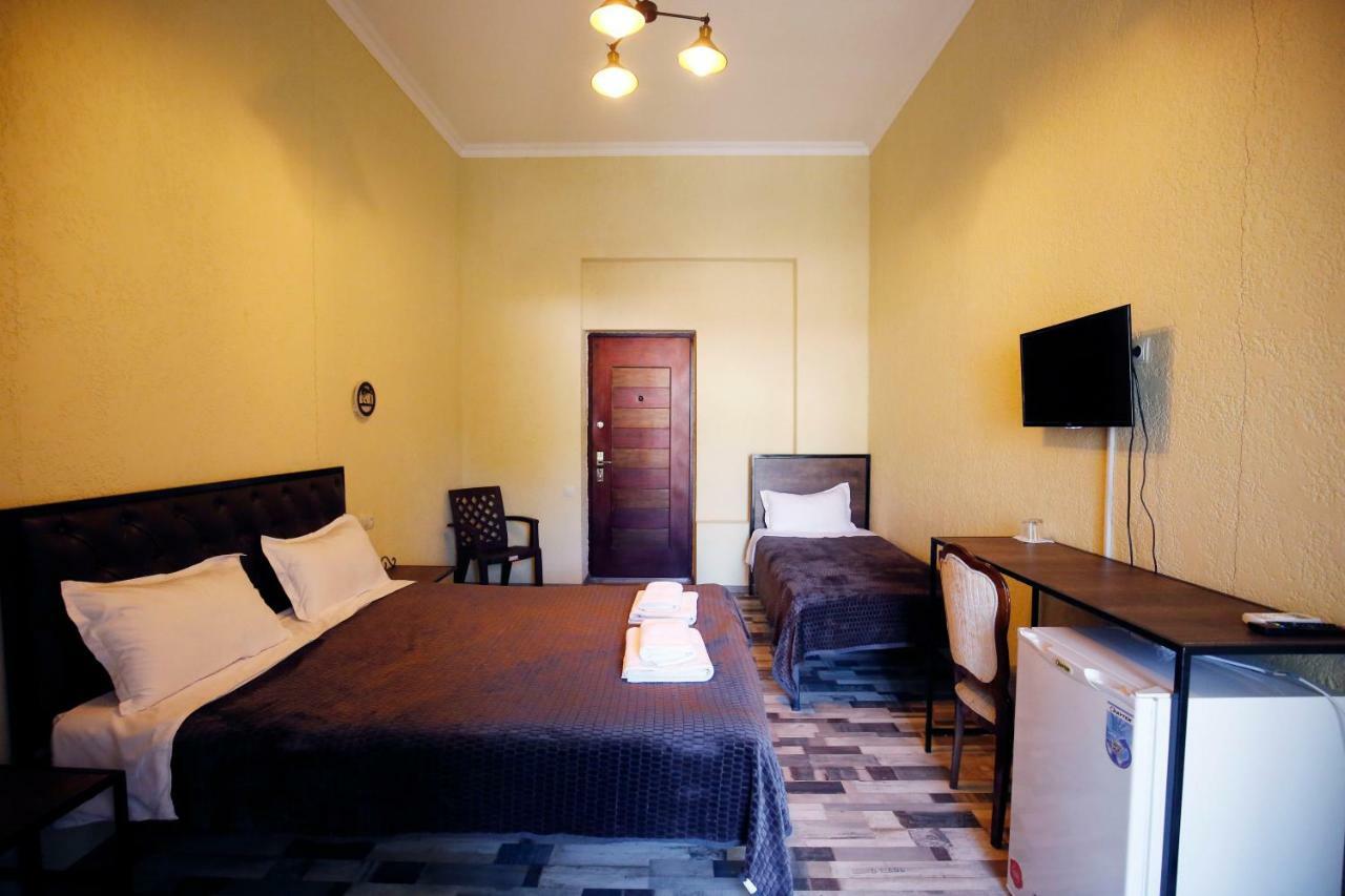 Green Flower Hotel Kutaisi Dış mekan fotoğraf