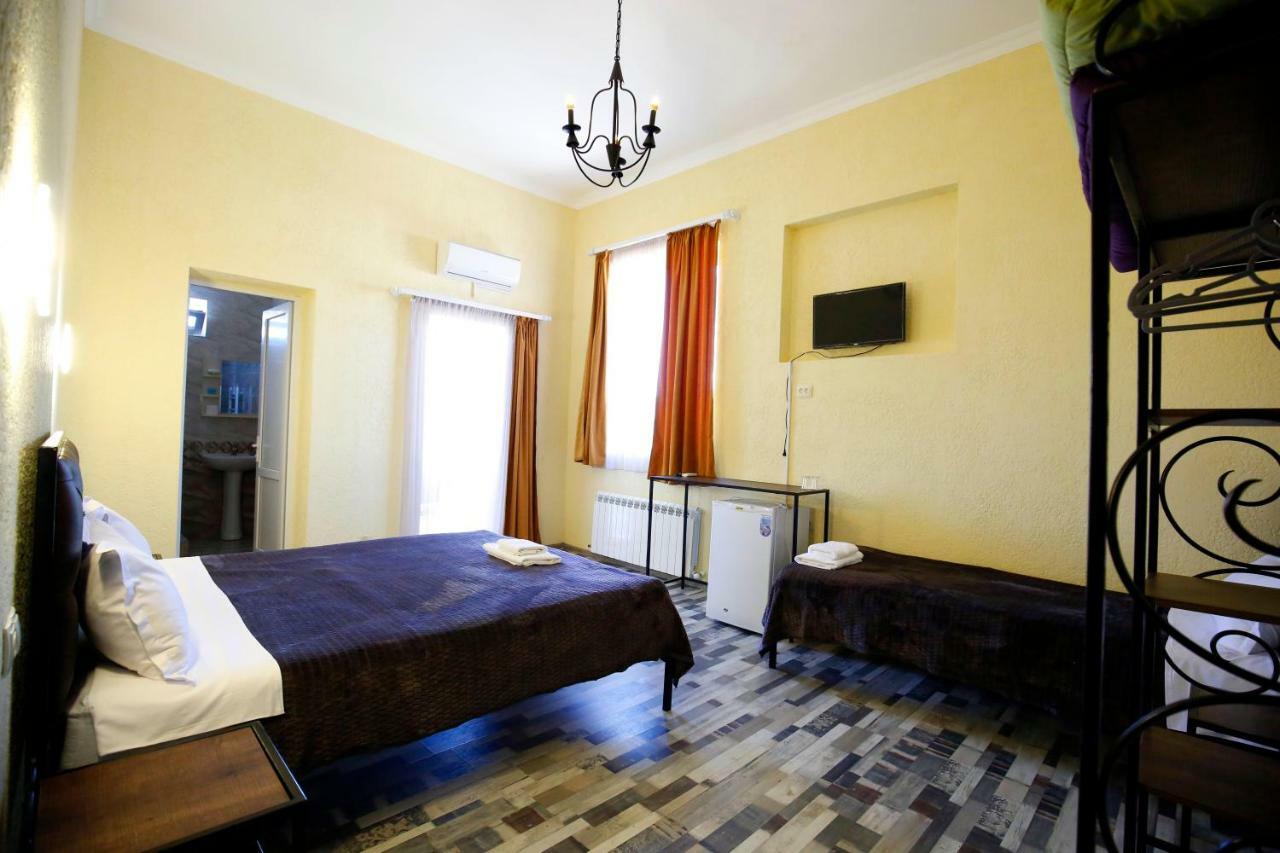 Green Flower Hotel Kutaisi Dış mekan fotoğraf