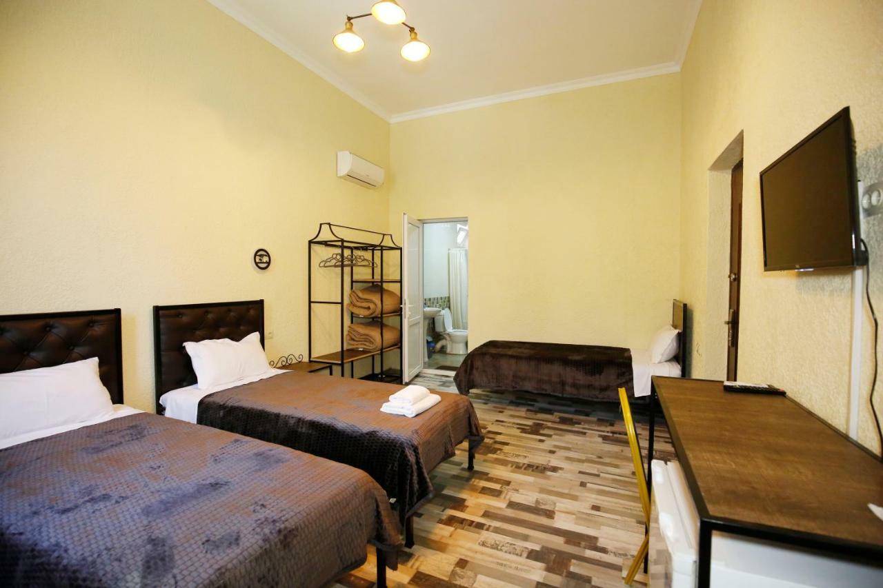 Green Flower Hotel Kutaisi Dış mekan fotoğraf